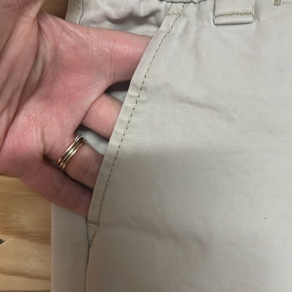 GAP size 8 Khaki Color Mid-rise Boyfriend Roll-up 8” Inseam Shorts with Pockets - Picture 2 of 10